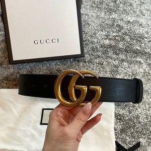 Authentic Gucci Belt. Black band, gold buckle. Size: Gucci 70